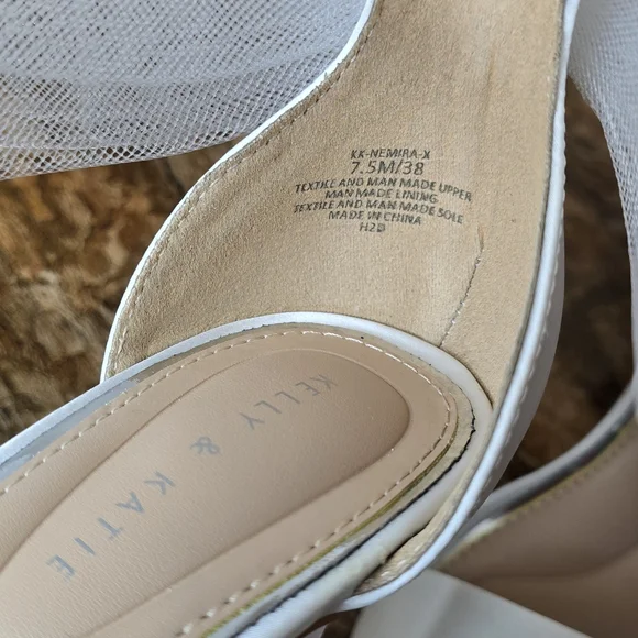 Kelly & Katie White Satin Bow Heels Size 7.5M Elegant Bridal Ankle Strap Sandals - Picture 4 of 7